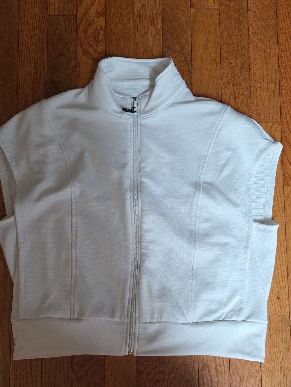 Lija activewear sleeveless mock-neck zip-up jacket White Sleeveless Zip-Up Vest